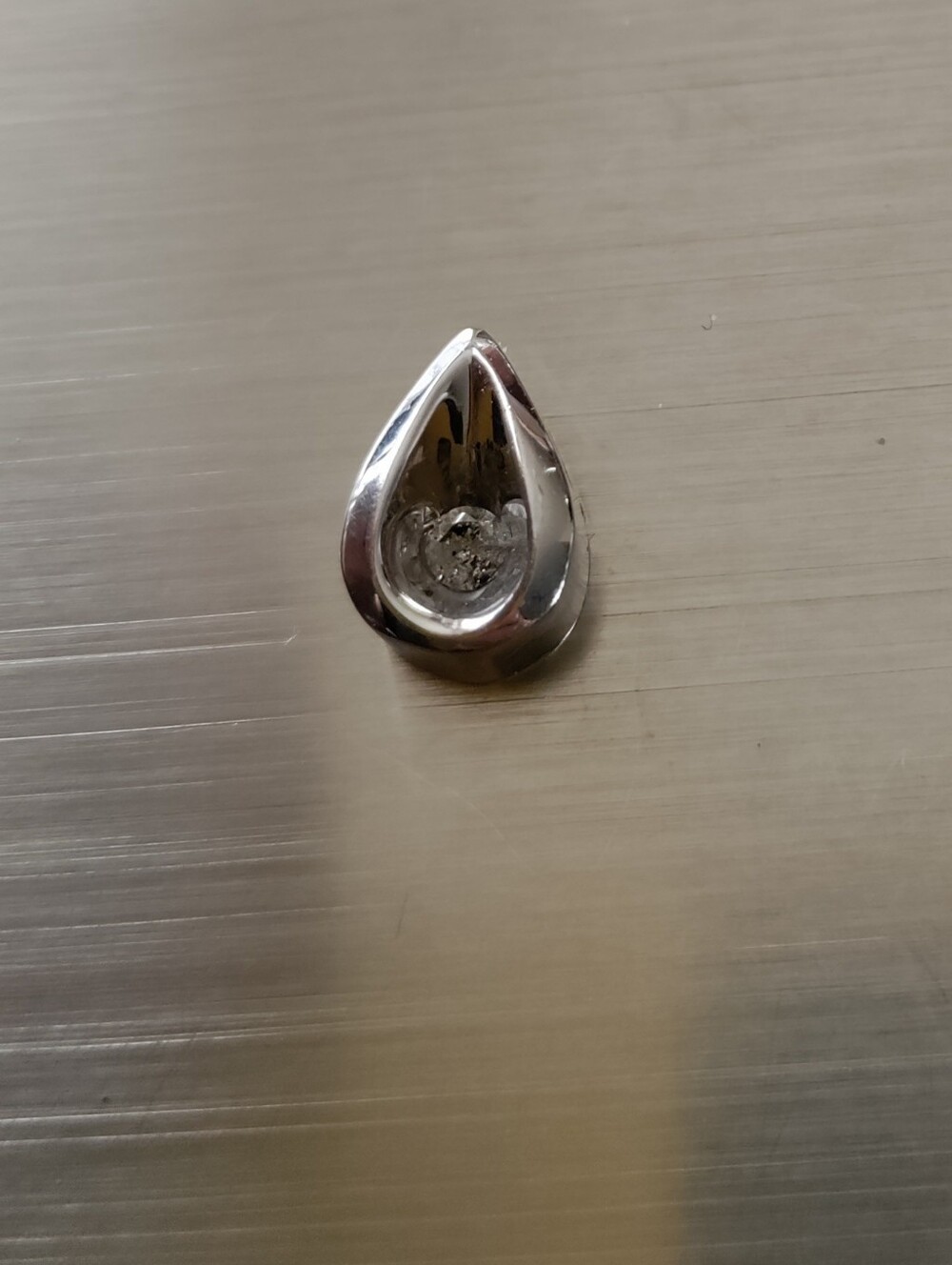 10k White Gold 0.10ct Natural diamond Teardrop Pendant.